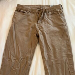 Men’s Brown Banana Republic Traveler Pants. Slim fit. Size 32x34.